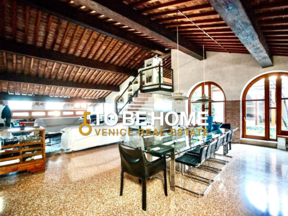 VICENZA CENTRO STORICO
Attico con terrazza panoramica e garage doppio