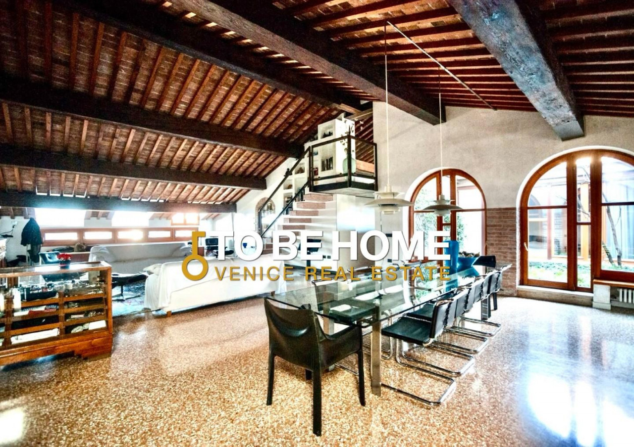 VICENZA CENTRO STORICO
Attico con terrazza panoramica e garage doppio